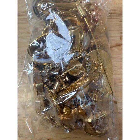 Vintage & Modern Gold Tone Jewelry Lot Mixed Earrings Brooches Pins Wearable - Picture 6 of 9